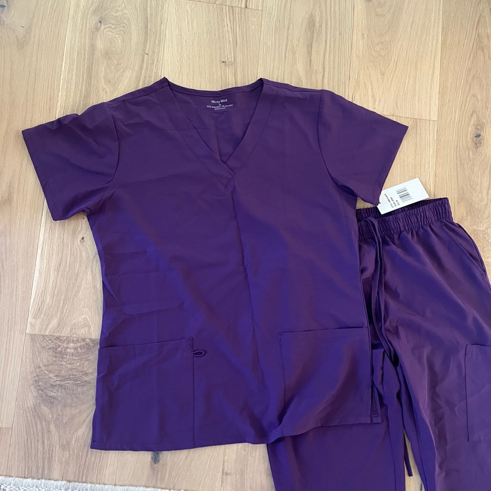 Scrub set - Picture 2 of 4